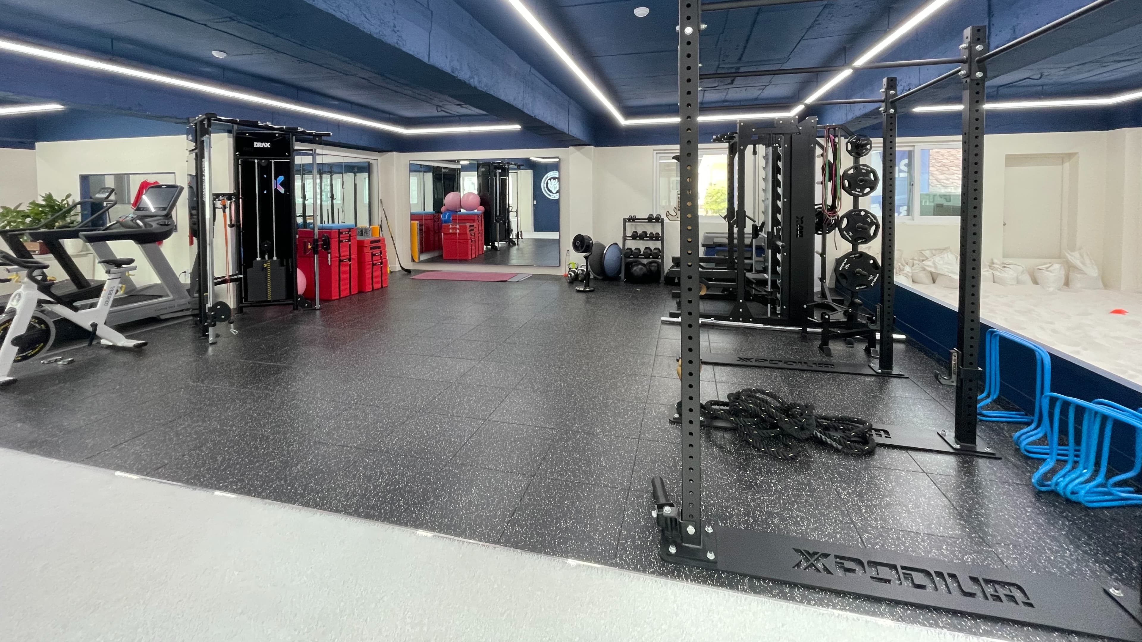 퍼포먼스센터 이미지 1