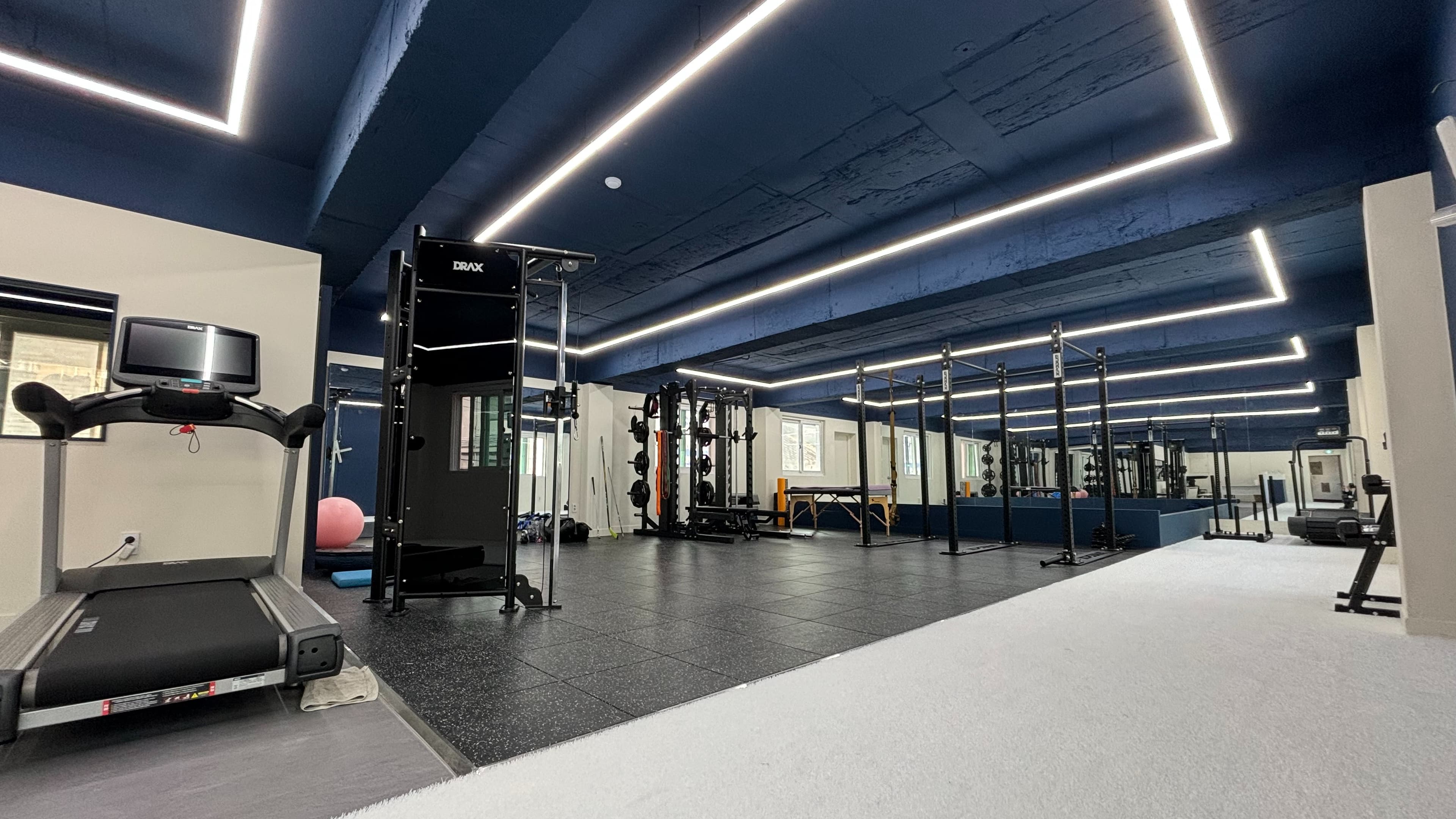 퍼포먼스센터 이미지 2